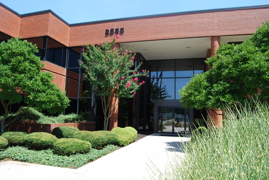 More Photos Of 2555 Kingston Rd, York Office For Lease