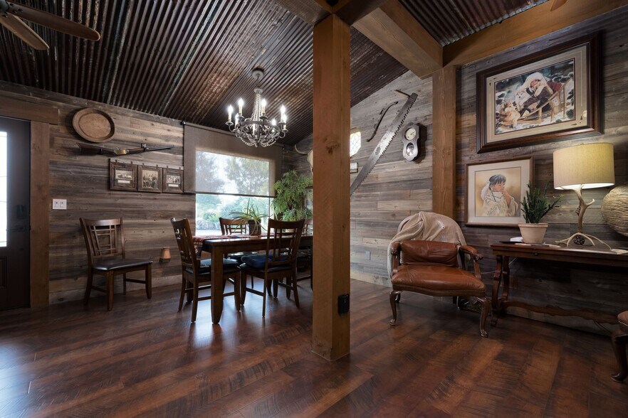 More Photos Of 504 Tivy St, Kerrville Flex For Sale