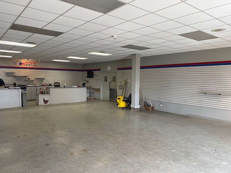 More Photos Of 2415 S Byrne Rd, Toledo Showroom For Sale