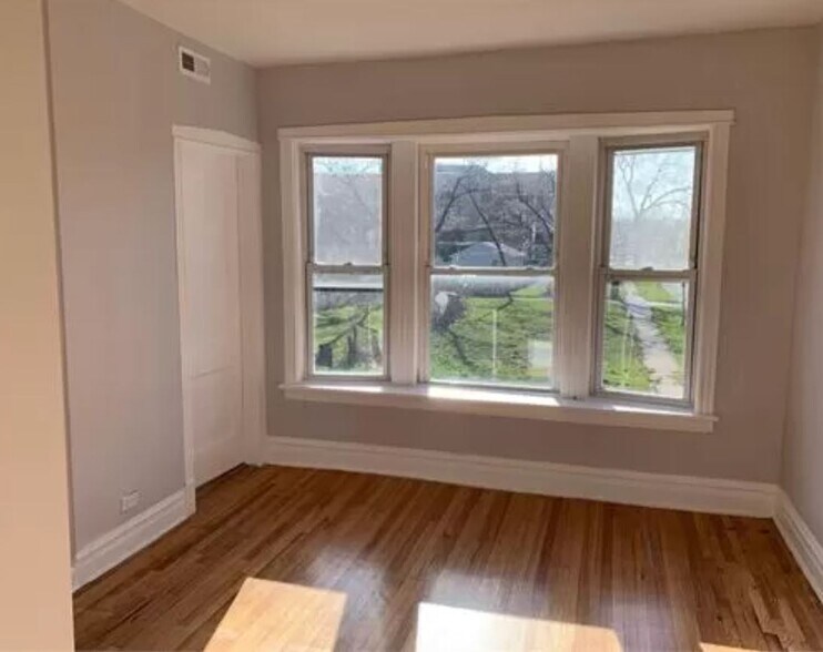 More Photos Of 1721 W 65th St, Chicago Apartments For Sale