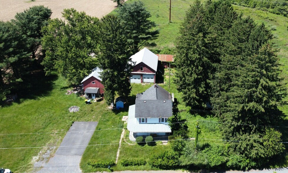 More Photos Of 122 Mill Pond Rd, Gilbert Industrial For Sale