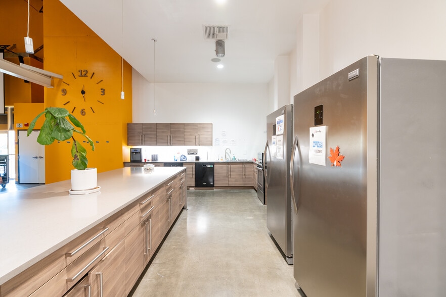 More Photos Of 2710 Media Center Dr, Los Angeles Research And Development For Lease