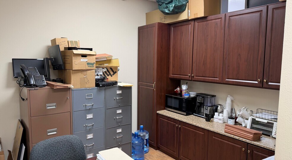 More Photos Of 3389 Magic Oak Ln, Sarasota Office For Sale