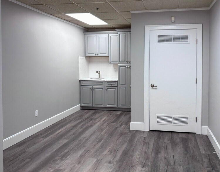 More Photos Of 176 East Main St, Westborough Medical For Sale
