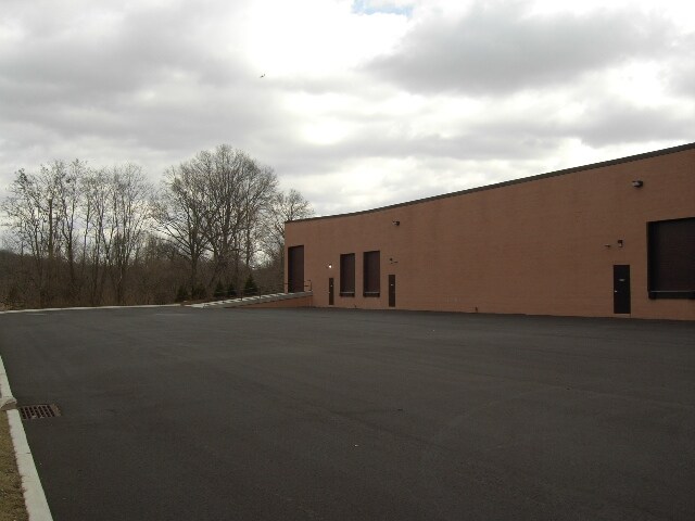 More Photos Of 51 Stouts Ln, Monmouth Junction Light Distribution For Lease