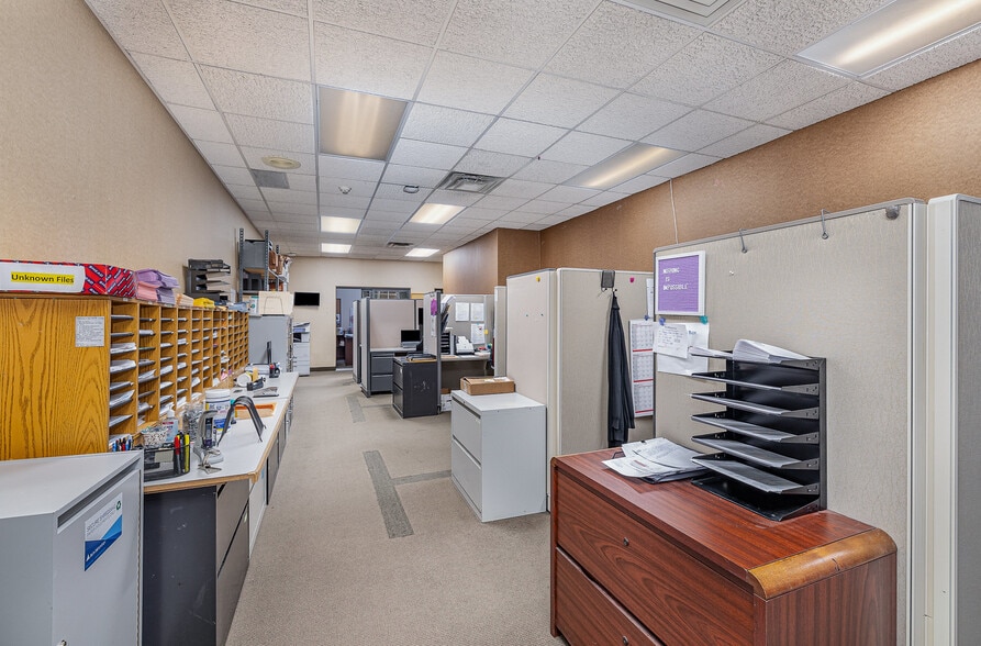 More Photos Of 1781 W County Road B, Saint Paul Office For Sale
