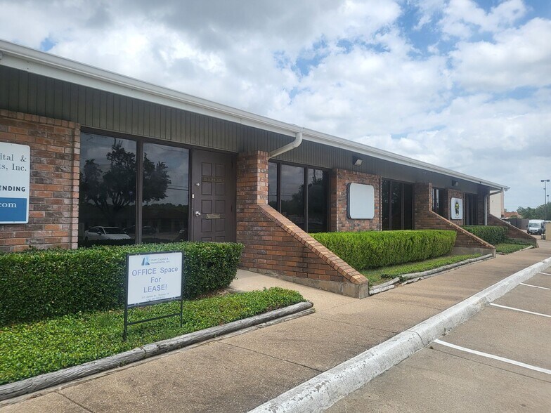 Primary Photo Of 215 Dalton Dr, DeSoto Office Residential For Lease