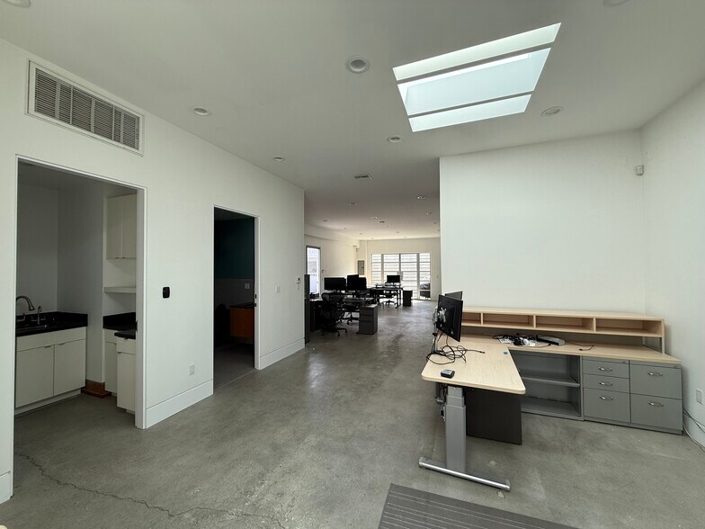 More Photos Of 2630-2634 La Cienega Ave, Los Angeles Loft Creative Space For Lease