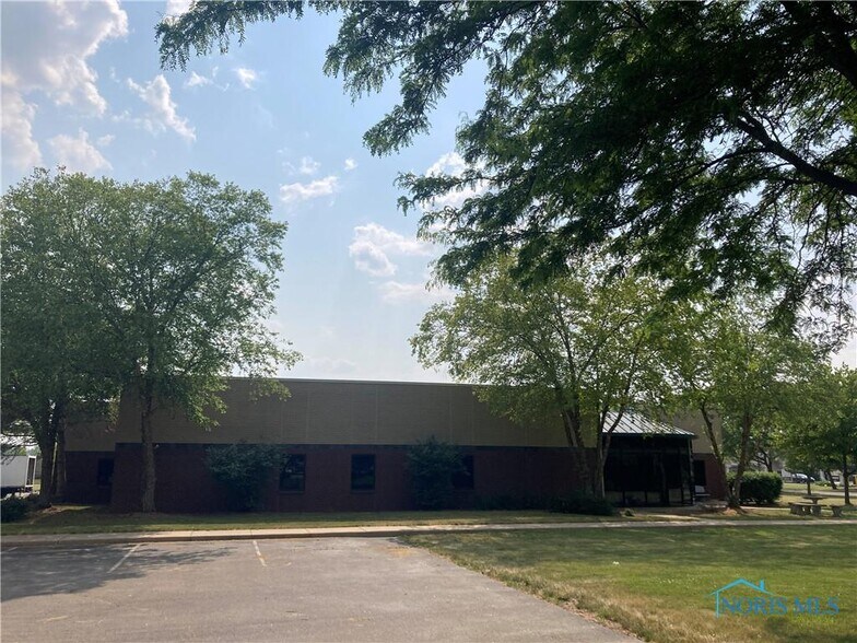 More Photos Of 741 Commerce Dr, Perrysburg Office Residential For Sale