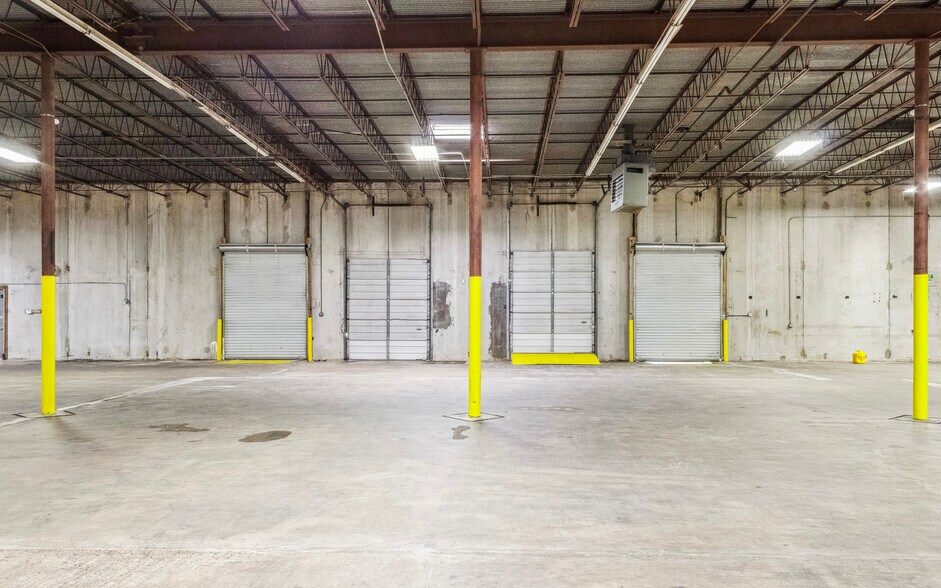 More Photos Of 6900 Woolworth Rd, Shreveport Warehouse For Lease