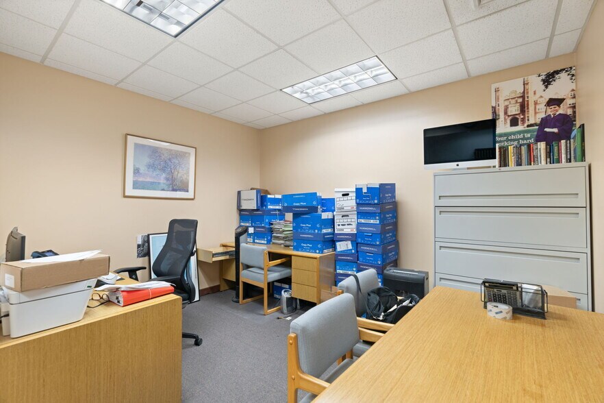 More Photos Of 1190 Hylan Blvd, Staten Island Office For Sale