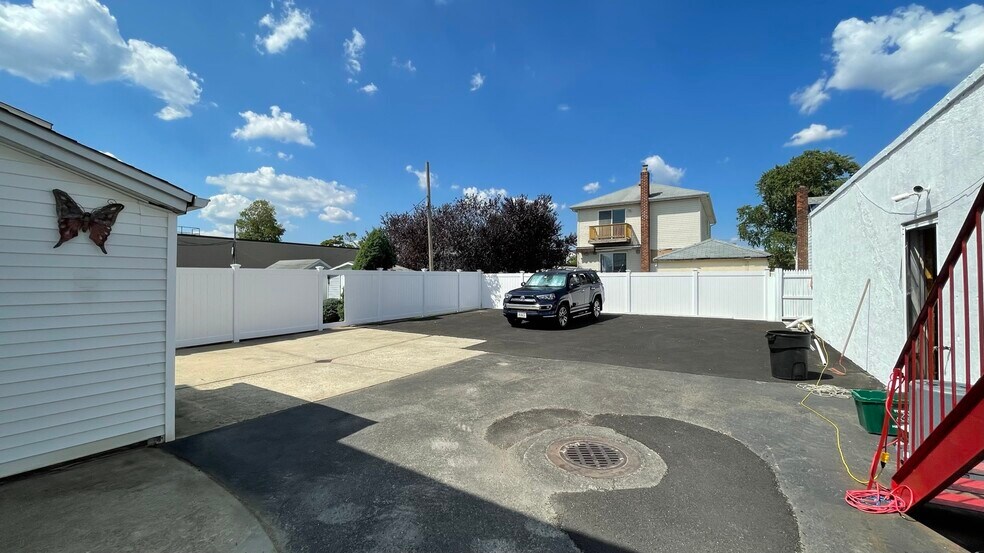 More Photos Of 3595 Merrick Rd, Seaford Storefront Retail Residential For Sale