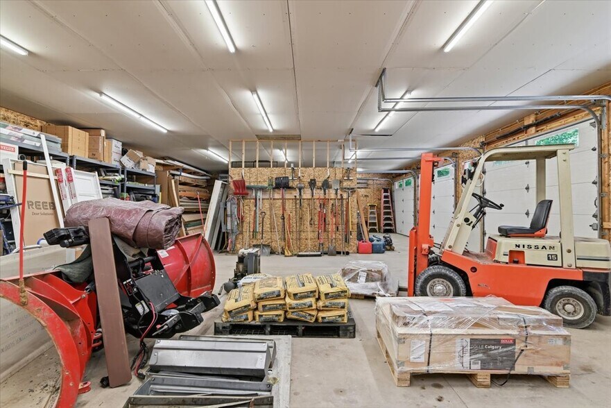 More Photos Of 424 PA-390, Tafton Light Manufacturing For Sale