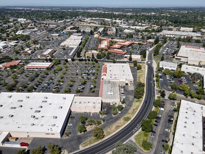 More Photos Of 1811 Douglas Blvd, Roseville Storefront For Lease