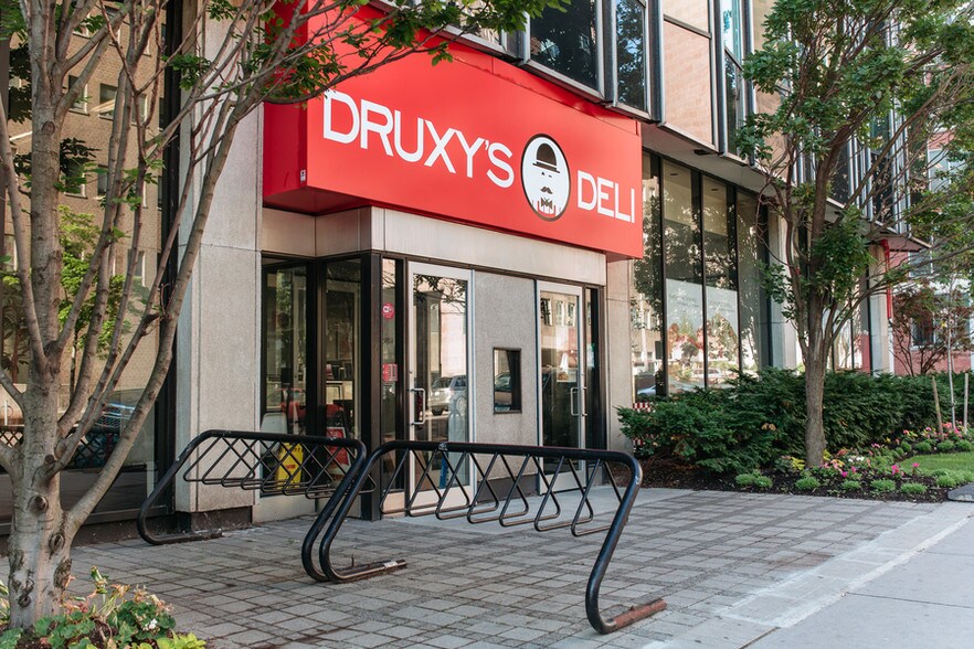 More Photos Of 180 Dundas St W, Toronto Office For Lease