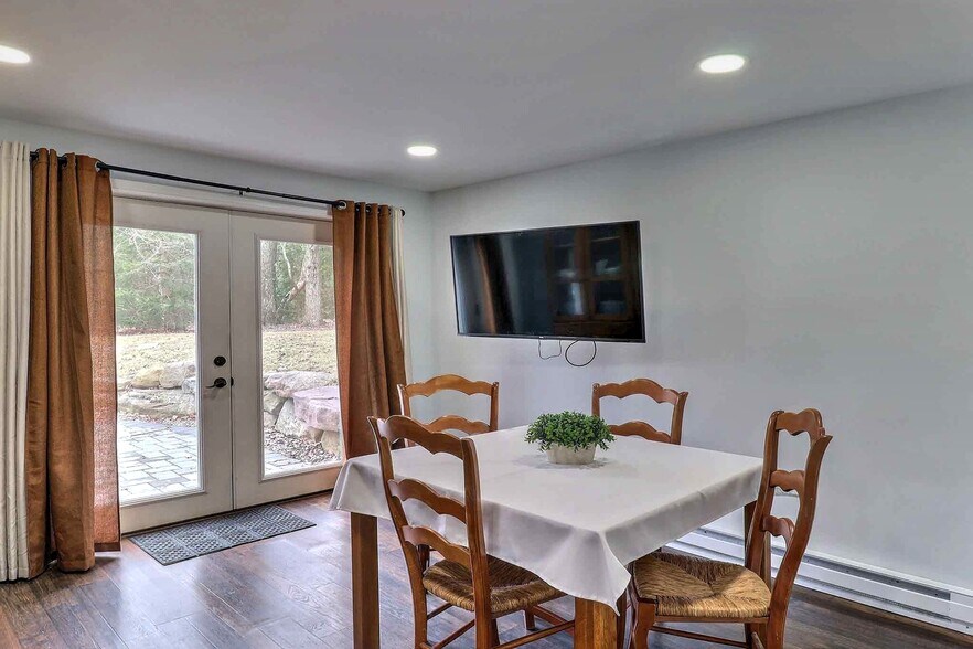 More Photos Of 3360 PA-940, Mount Pocono Specialty For Sale