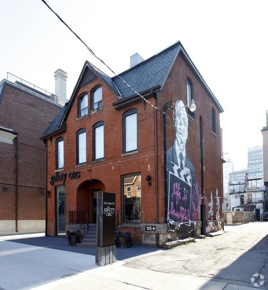 More Photos Of 121 Scollard St, Toronto Storefront For Sale