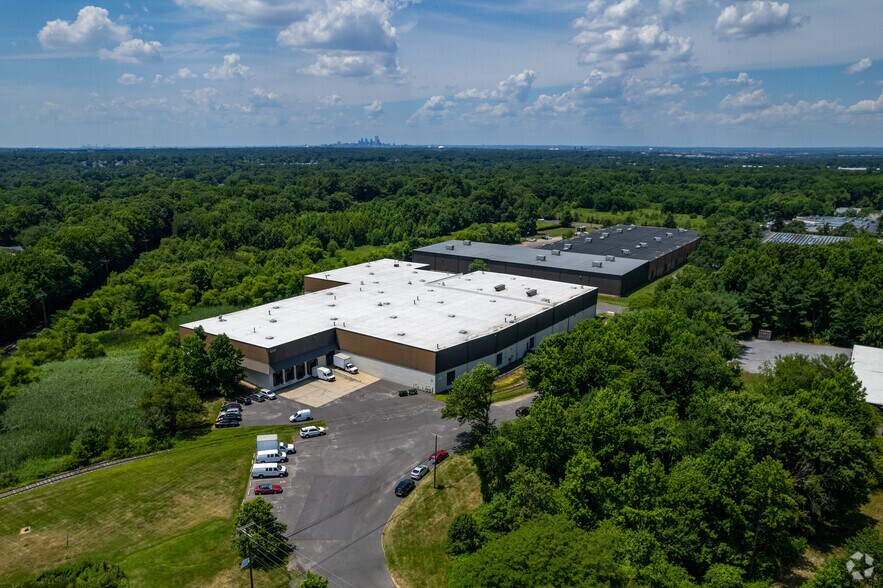 More Photos Of 600 Glen Ct, Moorestown Warehouse For Lease