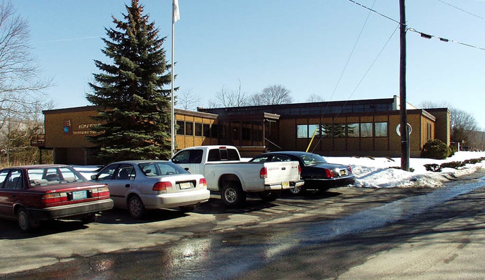 More Photos Of 12 Cork Hill Rd, Franklin Warehouse For Lease