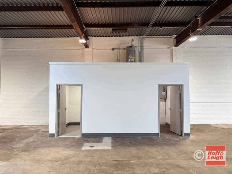 More Photos Of 7120 Carnegie Ave, Cleveland Service For Lease