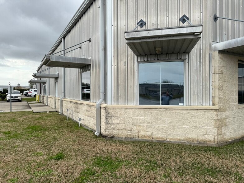 More Photos Of 371-1/2 Columbia Memorial Parkway, Kemah Unknown For Lease