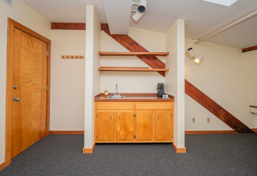 More Photos Of 28 Pelham St, Newport Office For Sale