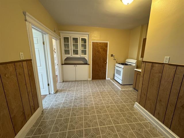 More Photos Of 35 E 26th St, Bayonne Apartments For Sale
