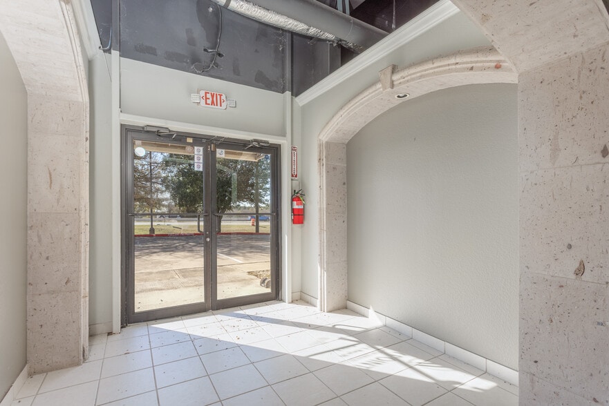 More Photos Of 595-605 E US Highway 80 E, Sunnyvale Research And Development For Lease