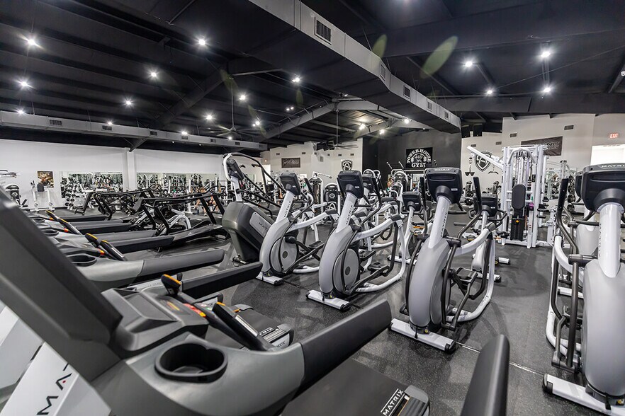 More Photos Of 2420 Bob White Dr, Granbury Specialty For Lease