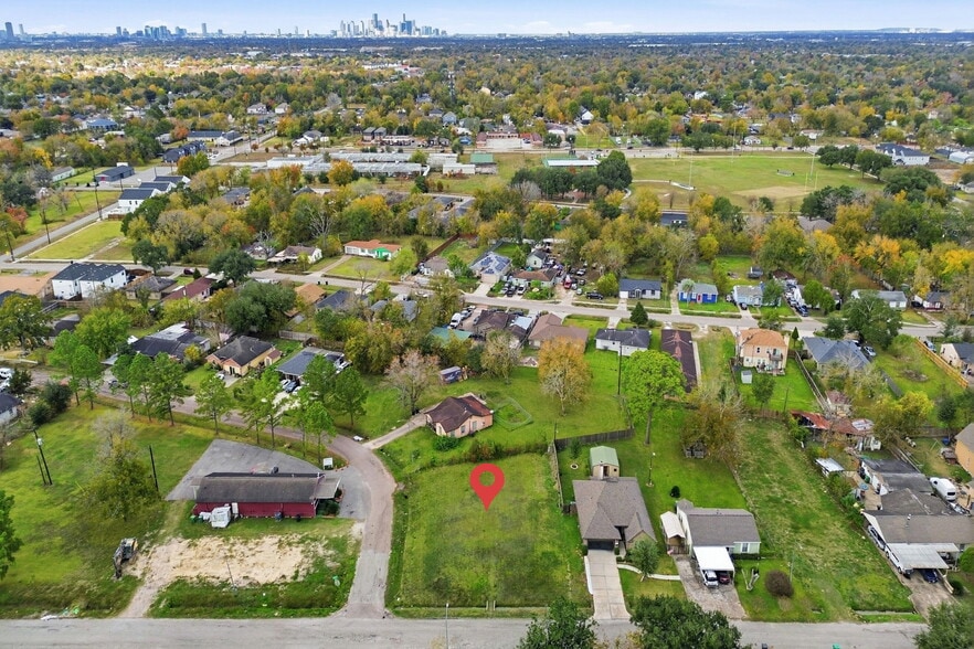 More Photos Of 5043 5045 Higgins and 5035 5037 Paula Street st, Houston Land For Sale