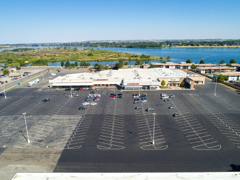 More Photos Of 2600 N Columbia Center Blvd, Richland General Retail For Lease