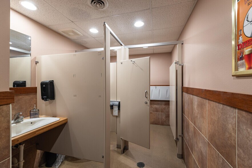 More Photos Of N18078 County Road T, Galesville General Retail For Sale