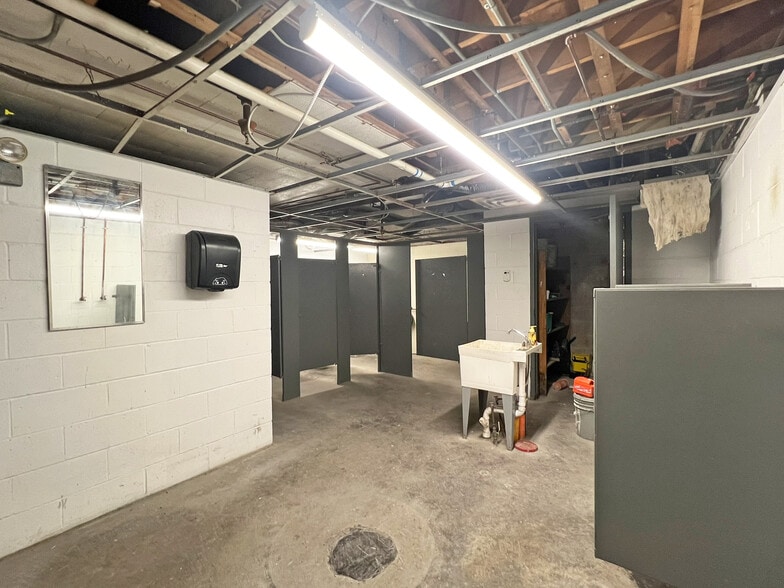 More Photos Of 711 Beaver Rd, Girard Warehouse For Sale