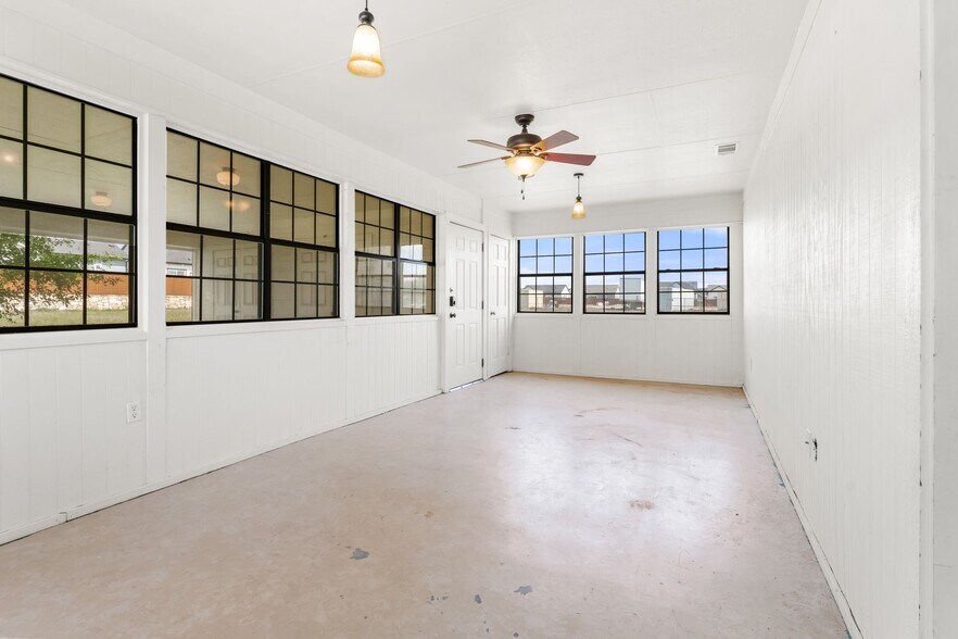 More Photos Of 600 County Road 263, Liberty Hill Specialty For Lease