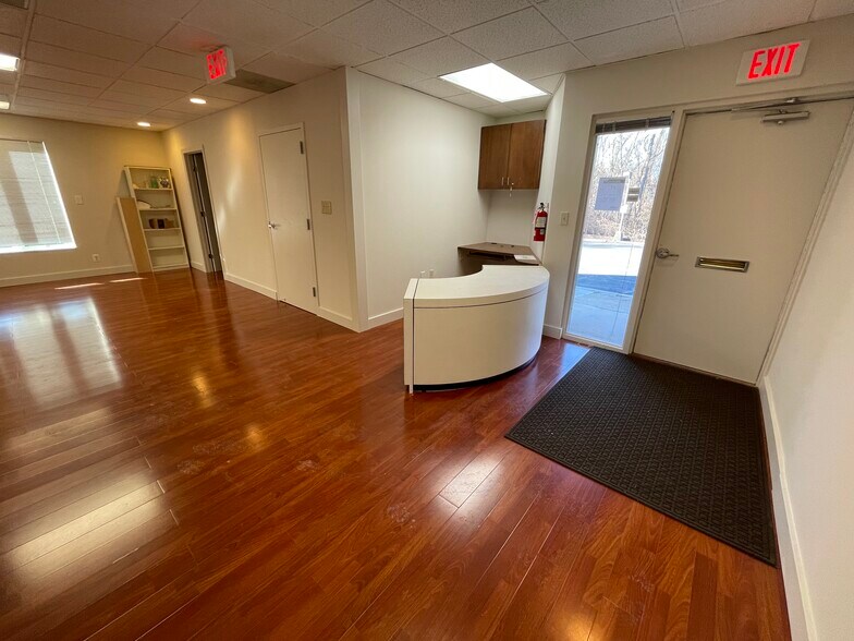 More Photos Of 401 E Jefferson St, Rockville Medical For Lease