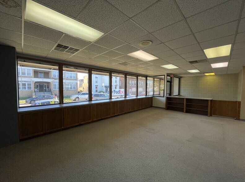 More Photos Of 115 E Conant St, Portage Office For Sale