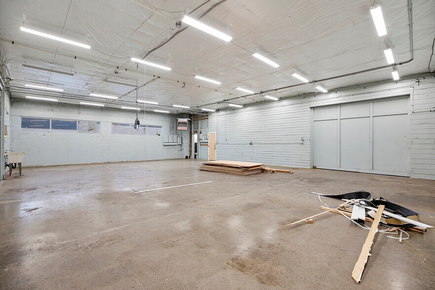 593 SE 1st Ave, Canby, OR 97013 Retail For Lease