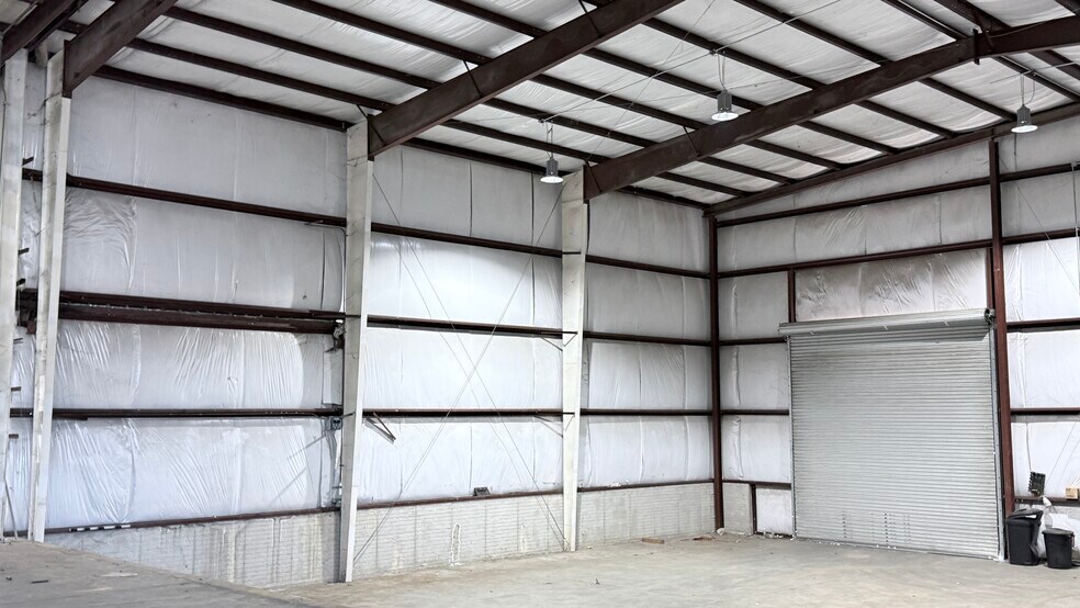 More Photos Of 306 Rogers St, Barnesville Warehouse For Sale