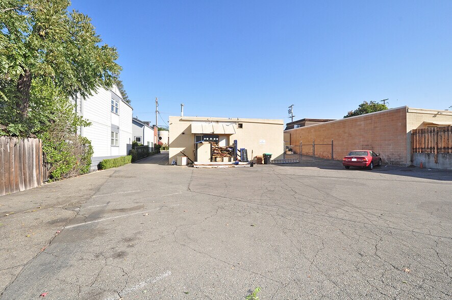 More Photos Of 124 Spring St, Pleasanton Convenience Store For Sale