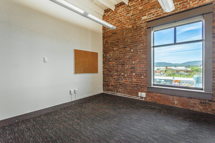 More Photos Of 201 W Main St, Chattanooga Office Residential For Sale
