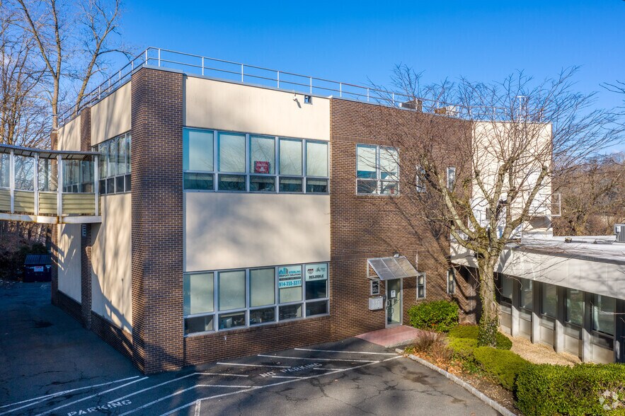 More Photos Of 77 Tarrytown Rd, White Plains Medical For Lease