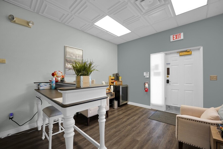 More Photos Of 40 Clairedan Dr, Powell Office For Lease