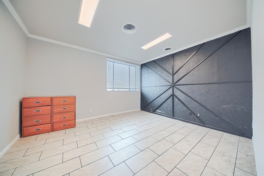 More Photos Of 33 E Magnolia St, Stockton Office For Lease