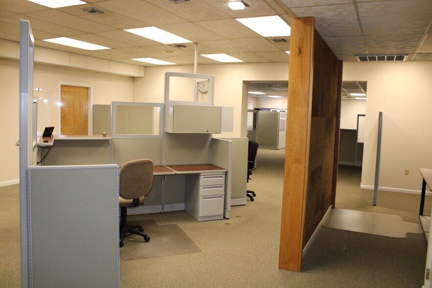 More Photos Of 20 W Lancaster Ave, Shillington Office For Lease