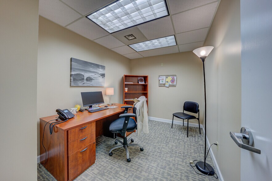 More Photos Of 5335 Peters Creek Rd, Roanoke Office For Sale