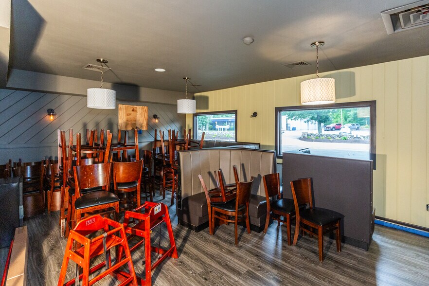 More Photos Of 332 Farnum Pike, Smithfield Restaurant For Sale