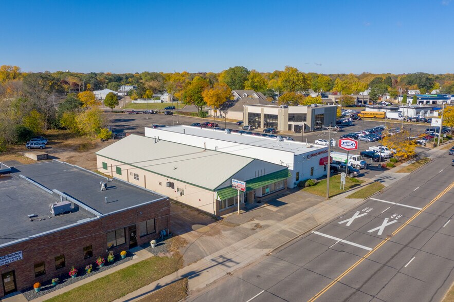 More Photos Of 5213 W Broadway Ave, Minneapolis Auto Dealership For Lease