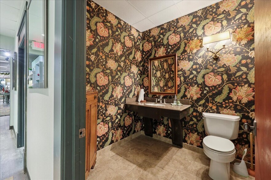 More Photos Of 911 Green Ave, Orange Storefront Retail Office For Sale