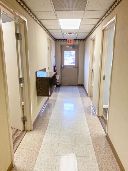 More Photos Of 3430 Newburg Rd, Louisville Medical For Lease