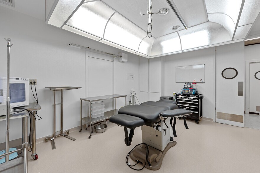 More Photos Of 630 W 34th St, Austin Medical For Lease